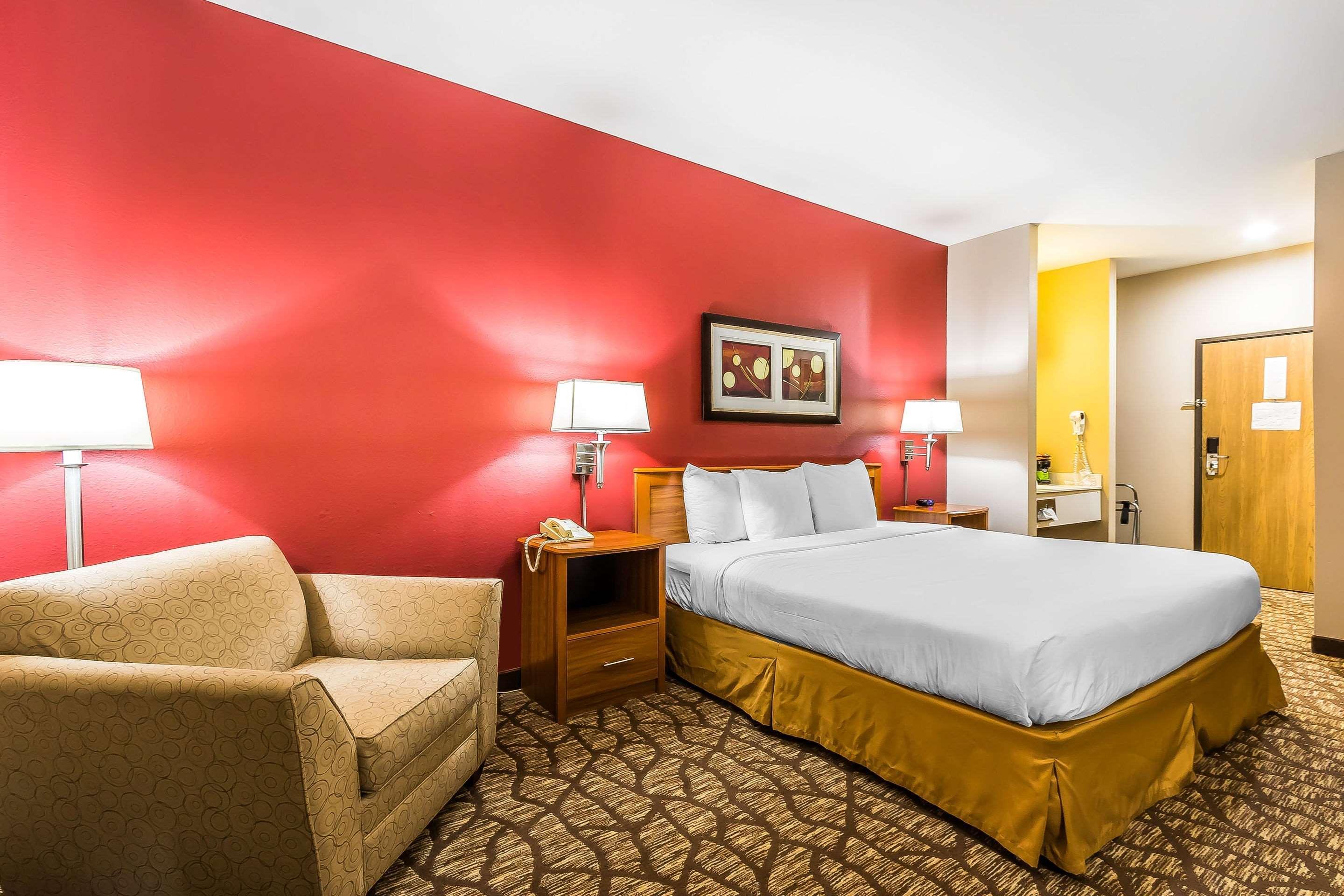 Quality Inn & Suites Chesterfield Village Springfield Buitenkant foto