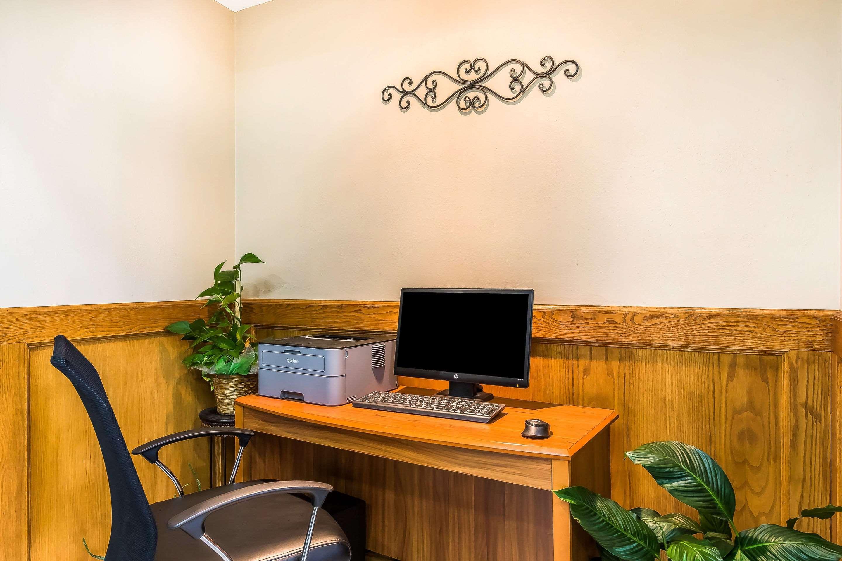 Quality Inn & Suites Chesterfield Village Springfield Buitenkant foto
