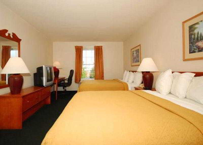 Quality Inn & Suites Chesterfield Village Springfield Buitenkant foto